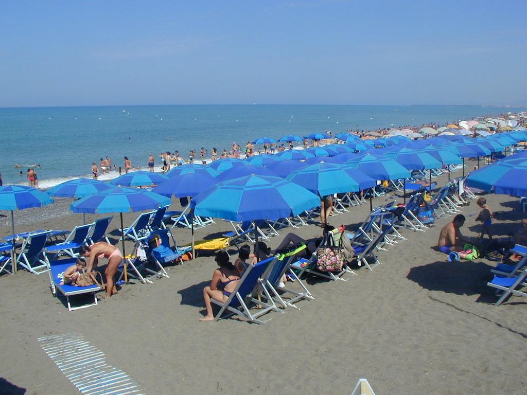 Camping Free Beach Marina Di Bibbona Exterior photo